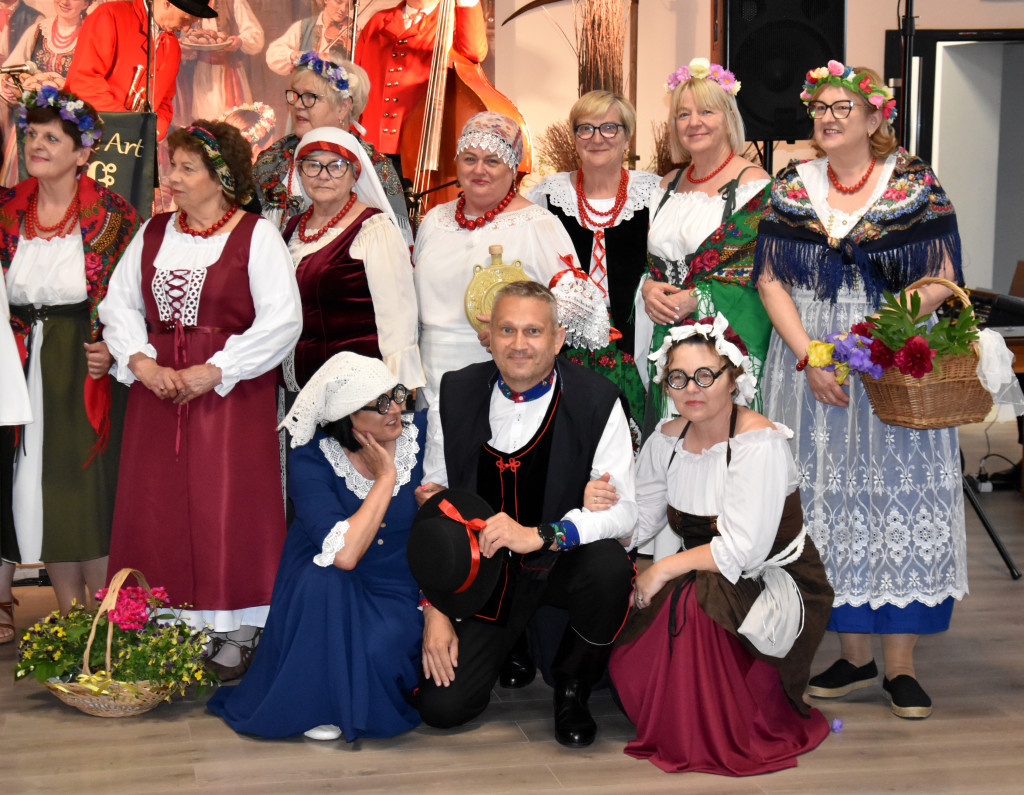 Folwarczna biesiada z dworskimi