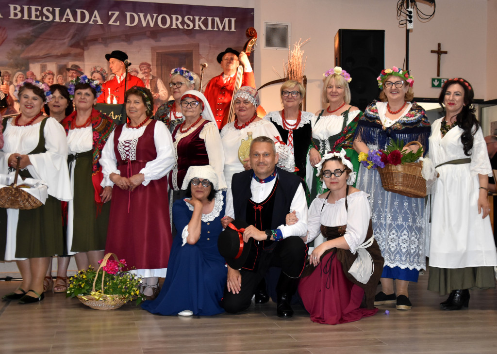 Folwarczna biesiada z dworskimi
