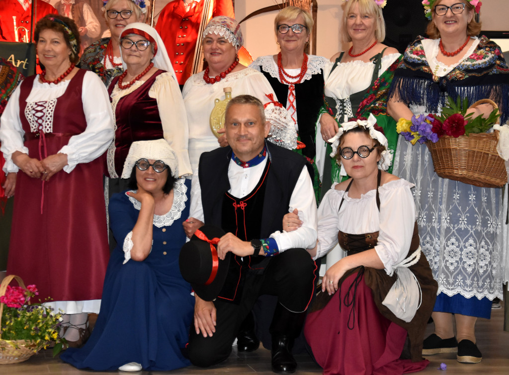 Folwarczna biesiada z dworskimi