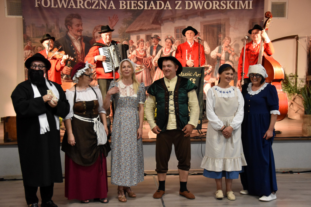 Folwarczna biesiada z dworskimi