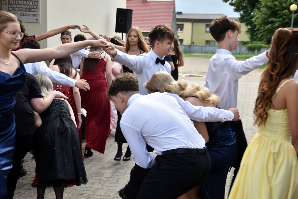 Polonez ósmoklasistów w Białośliwiu