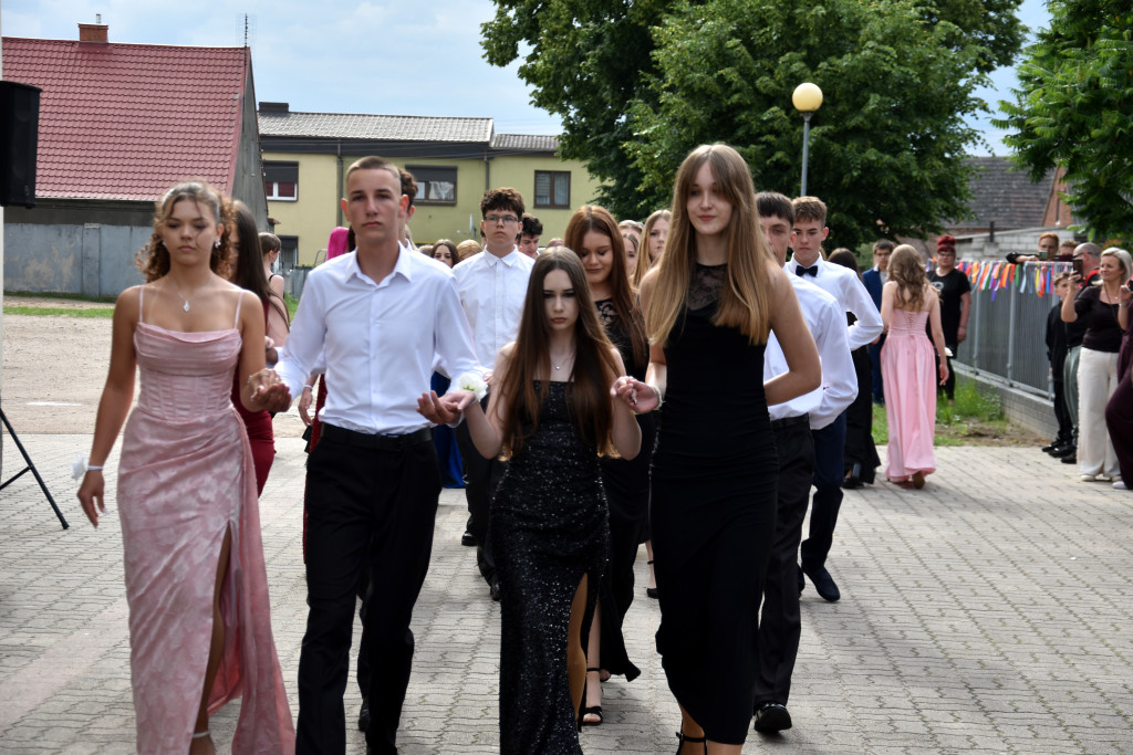 Polonez ósmoklasistów w Białośliwiu