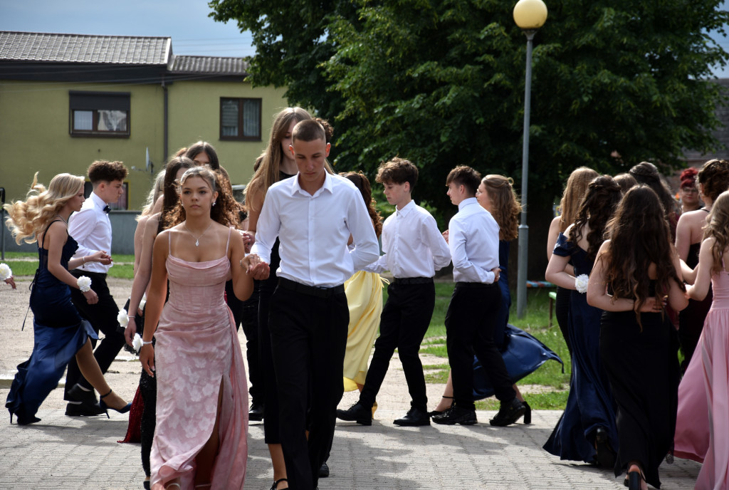 Polonez ósmoklasistów w Białośliwiu