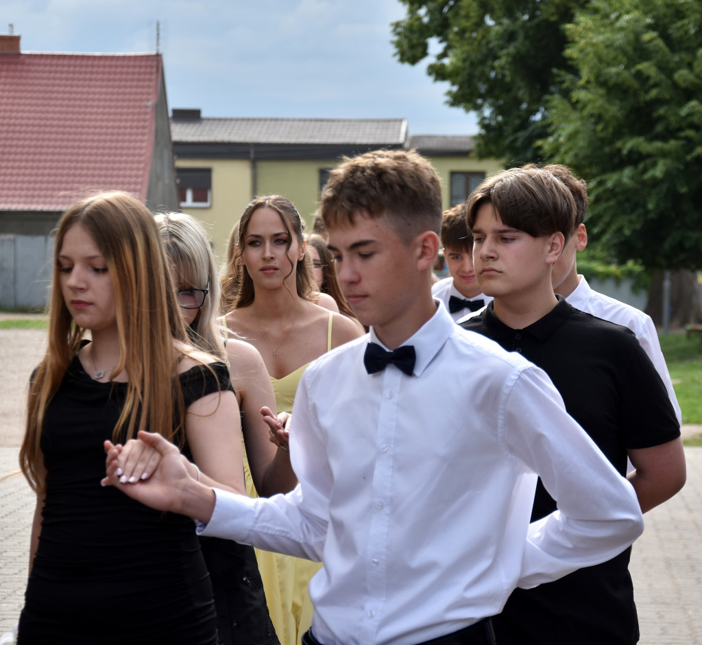 Polonez ósmoklasistów w Białośliwiu