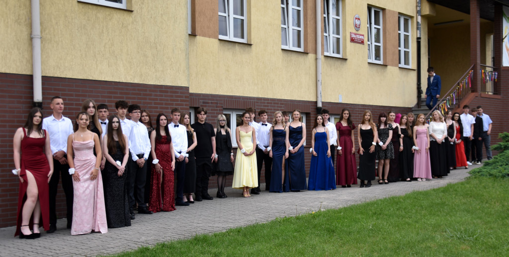 Polonez ósmoklasistów w Białośliwiu