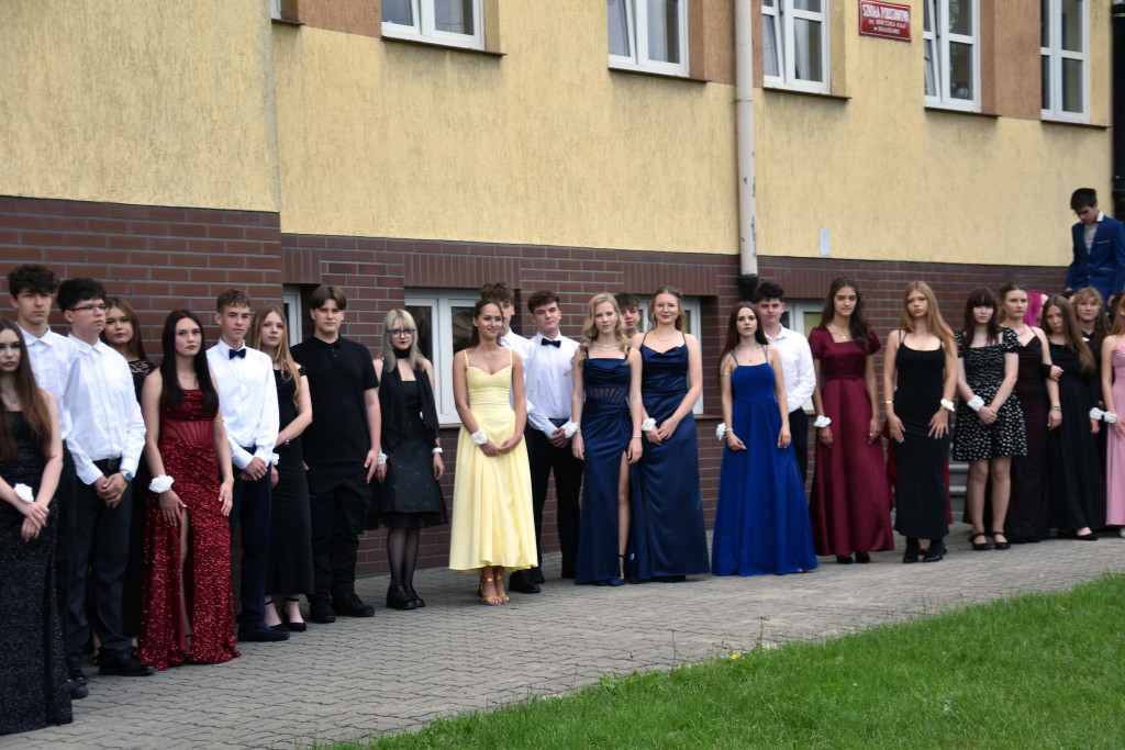 Polonez ósmoklasistów w Białośliwiu