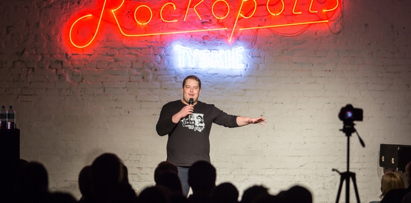 "W punkt". Lotek z nowym programem stand-up w klubie Ro
