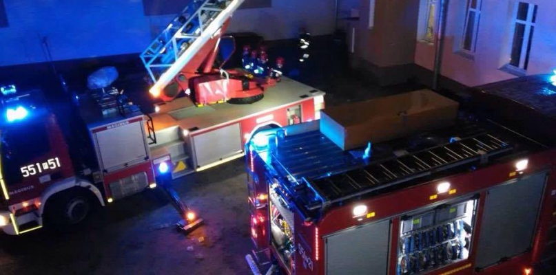 Pożar przy ulicy Popiełuszki w Pile. Zapalił się przewó
