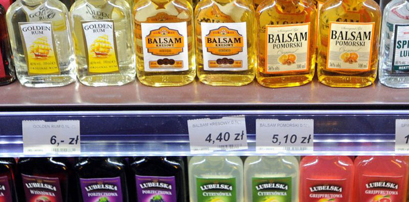 Fenomen "małpki", czyli dokąd płynie mała wódka?