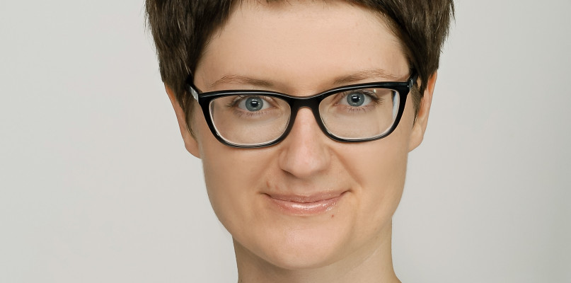 Kiedy dzieci bawiły się przy trzepaku...