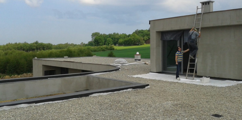 Czym pokryć dach płaski?