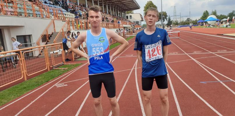 Oliwier Kamiński i Franek Pawłowski po biegu na 600 m
