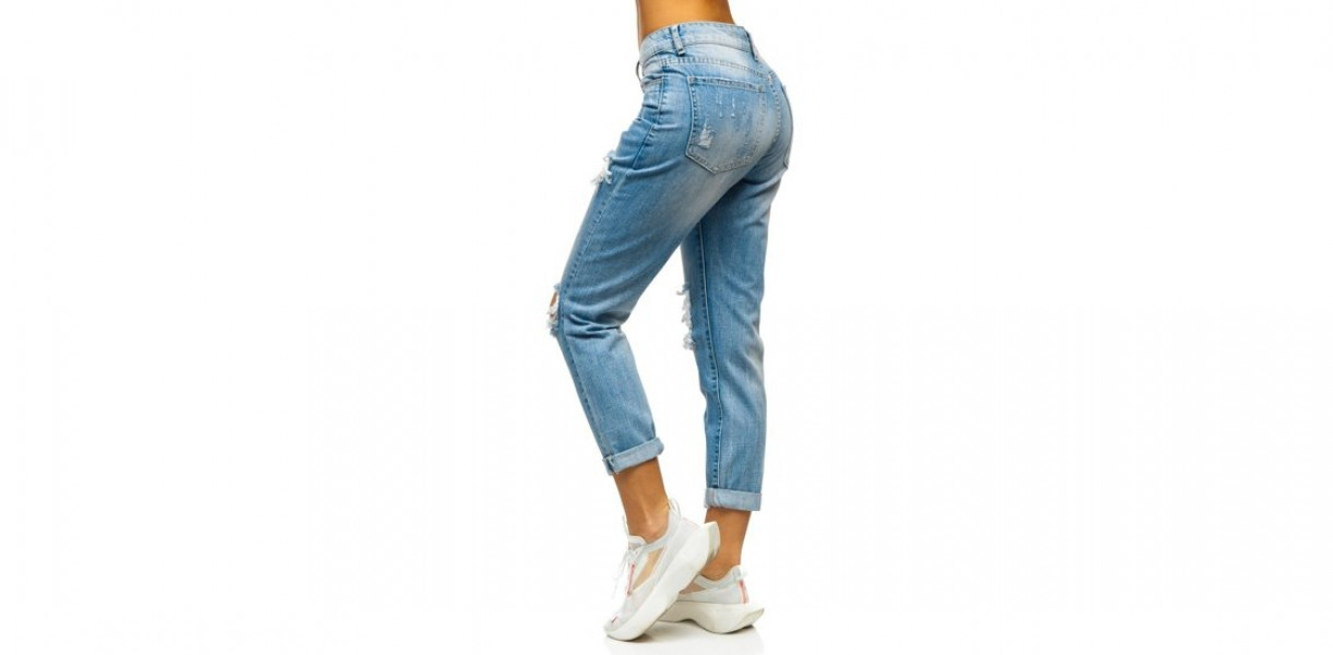 Stylizacje z mom jeans - jak wyglądać modnie i stylowo tej jesieni?