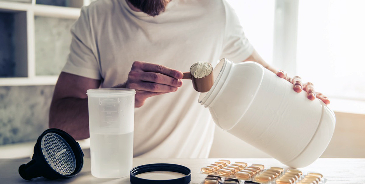 Jakie suplementy na siłowni na początek? 5 suplementów i odżywek dla początkującyc