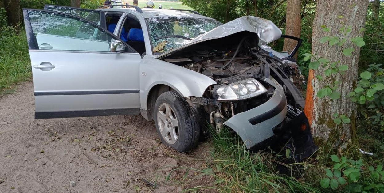 Wjechał w drzewo. Śmierć na miejscu
