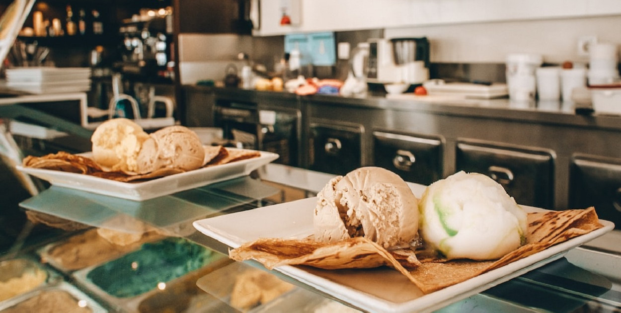 Odkryj tajemnice produkcji lodów rzemieślniczych – jak wybrać idealny frezer?