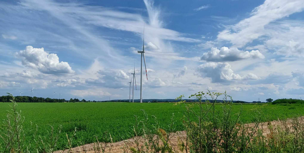 W gminie Wysoka rosną wieże elektrowni wiatrowych