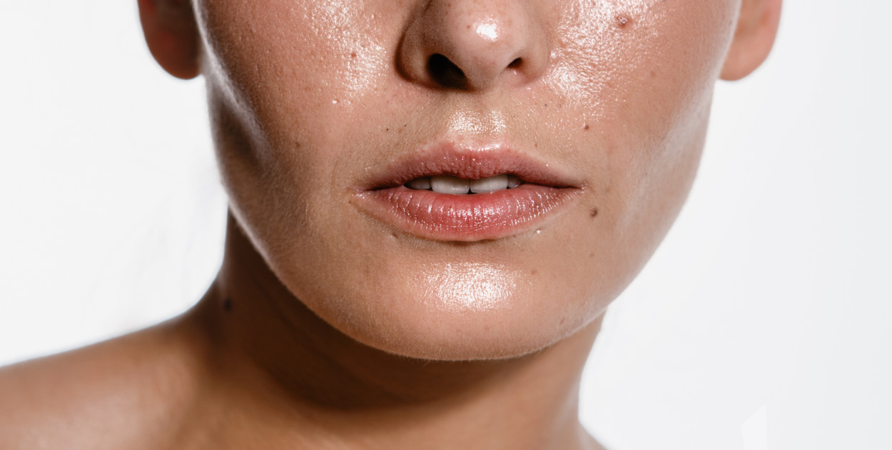 Tłusta cera – jak się jej pozbyć? 