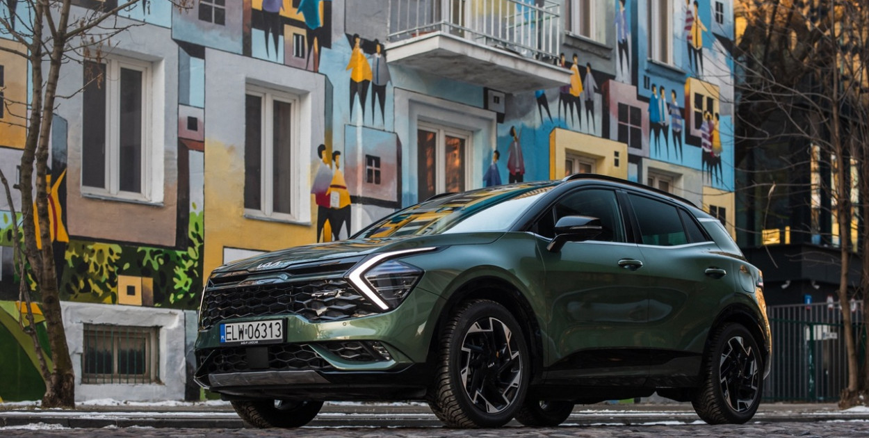 Co to jest napęd AWD i czym się różni od pozostałych rodzajów napędu 4x4?