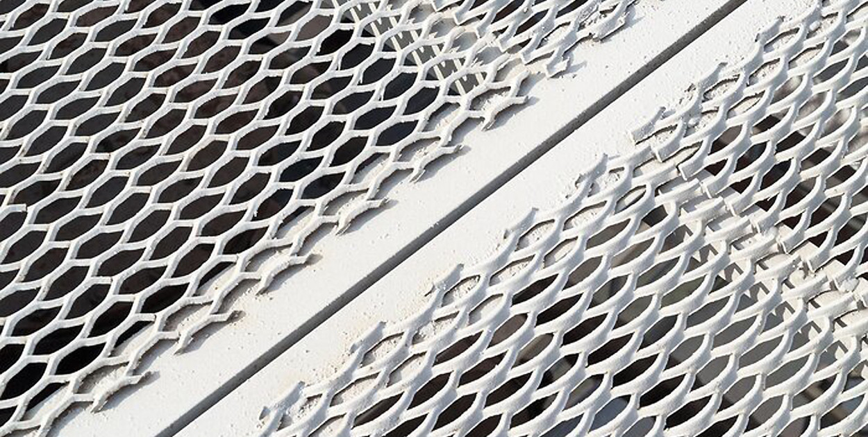 Przewodnik po siatce cięto-ciągnionej - zastosowanie, montaż, konserwacja