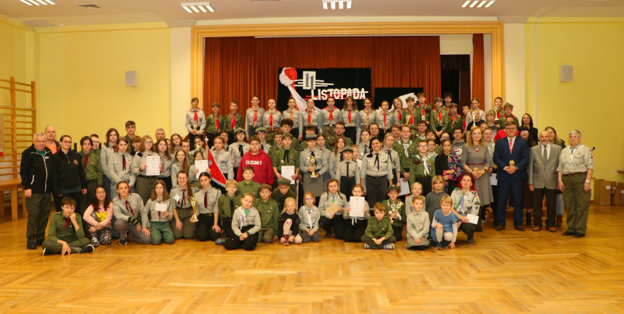 Harcerze i zuchy na rajdzie w gminie Wyrzysk
