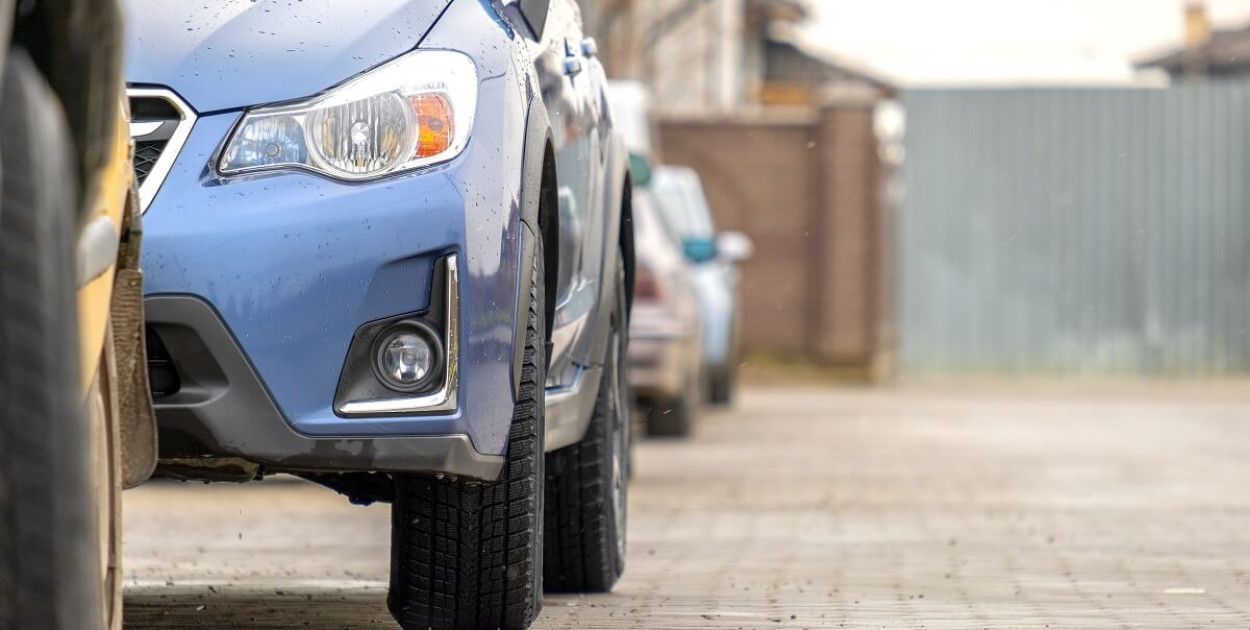 Opona całoroczna czy letnia - co wybrać, jeśli jeździsz głównie po mieście?