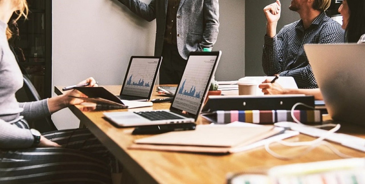 Szkolenia z zakresu kadry i płace — kto powinien z nich korzystać?