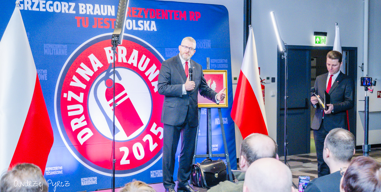 Braun w Pile: "Jesteśmy landem eurokołchozowym". Sympatycy przyszli z gaśnicami