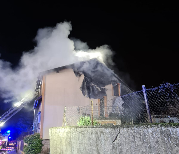 Pożar budynku mieszkalno-usługowego w Laskowie. Duże straty!-20632