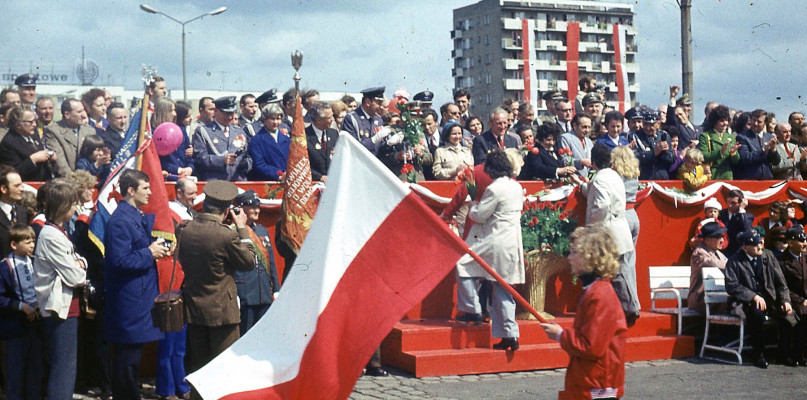 Trybuna na Placu Zwycięstwa w Pile 1 maja 1972 roku