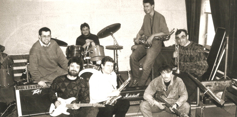 Bluesdorf Orchestra w 1993 roku: Henryk Szopiński, Waldemar Pająk, Ryszard Wojna, Roman Wiza, Piotr Oppermann, Dariusz Liponoga, Jan Sujka 