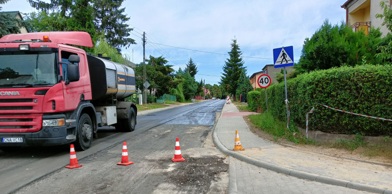 Na górnej części ulicy Polnej jest już położona warstwa asfaltu