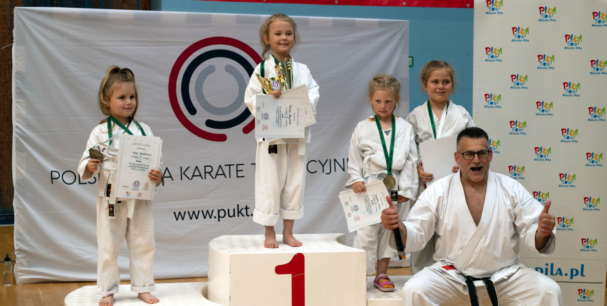 I Mariia Shevnina, II Nina Markiewicz, Antonina Piątek i Jagoda Skura