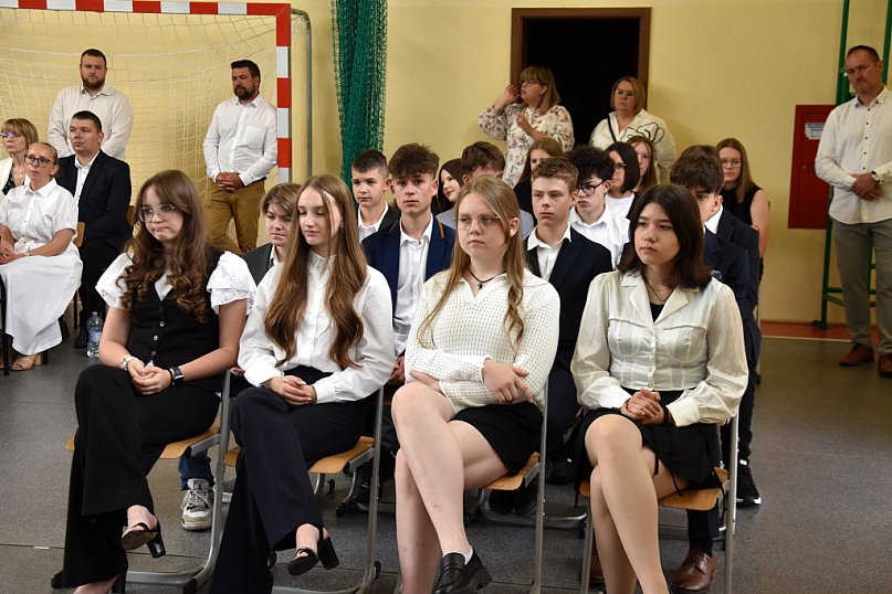 SP w Strzelcach: Koniec nauki ósmoklasistów