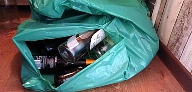 "Co to za badziewie!". Pękają worki na szkło. Są zdecydowanie za cienkie!-35148