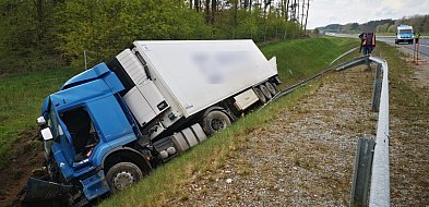 Osobówka zepchnęła ciężarówkę-31835