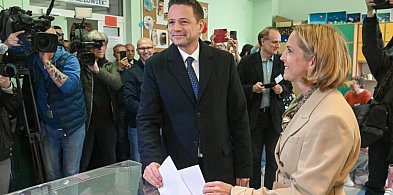 Exit poll: w drugiej turze wyborów Trzaskowski - 30,8 proc. i Nawrocki  - 29,1 -40460