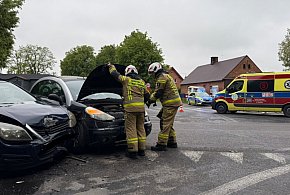 Zderzyły się trzy samochody. Bo jeden z kierowców nie uważał…-40532
