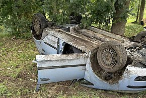 Wypadł z drogi i dachował-41469