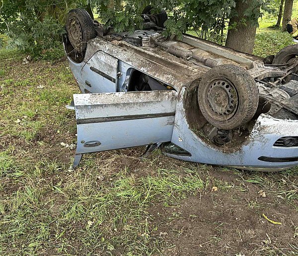 Wypadł z drogi i dachował-41469