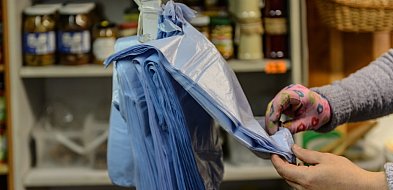 Przeciętny Polak zużywa 23 torby foliowe rocznie; jedna rozkłada się nawet 400 lat-41506