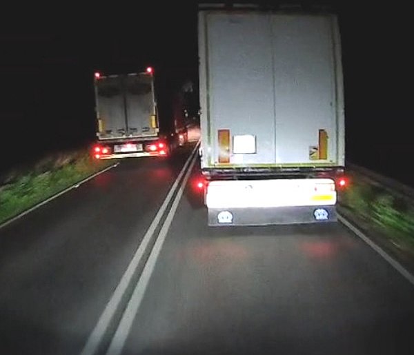 Wariat za kierownicą! Zobaczcie, jak jechał ten drogowy pirat!-41522