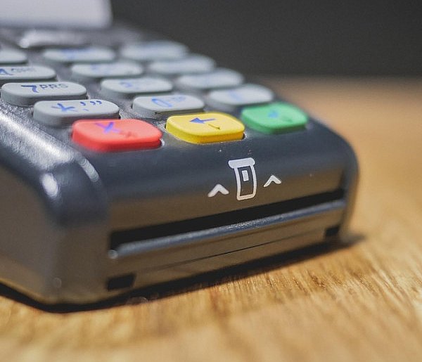 Zakaz sprzedaży i większy nadzór. Tych produktów nie kupią już nieletni-41588