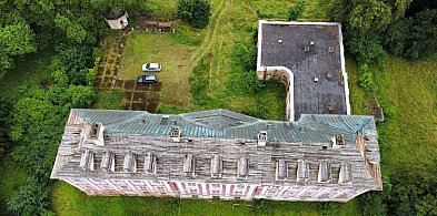 Kradli przez wiele miesięcy. Ogołocili z miedzi pół dachu Pałacu Sapiehów -41965