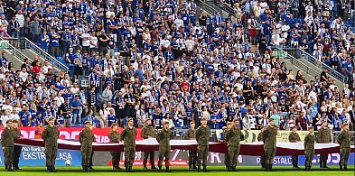 Wielkopolscy terytorialsi uczcili Święto Wojska Polskiego. Także na meczu Lecha-42519