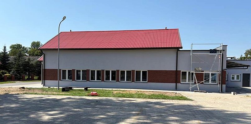Remiza i świetlica w Brzostowie już po przebudowie. Pamiętasz, jak było przedtem?  - 42521