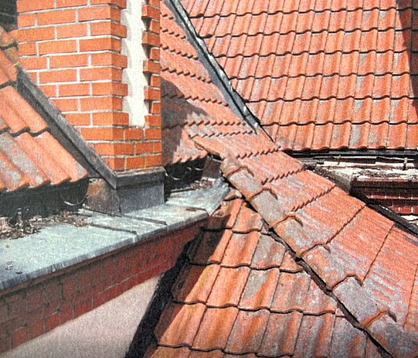 Ogołocili budynek z rynien. A potem na złom!-42794