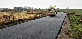 Pół kilometra nowej nawierzchni Skrzatusz - Różewo