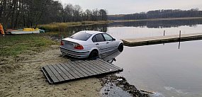 Samochód skończył w jeziorze, a kierowca w celi