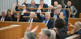 Senat przyjął projekt znoszący limit dwóch kadencji